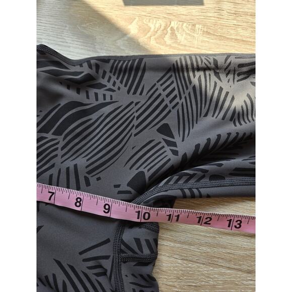 AERIE Chill Play Move Palm Tree Leaves 7/8 Length Leggings Small Gray Black - Picture 15 of 15